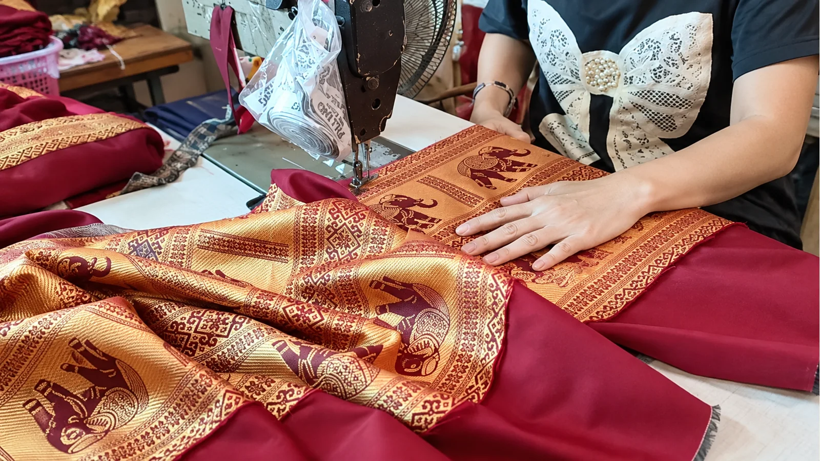 Kapokkissen Herstellung in Thailand: Traditionelle Handarbeit mit Kapok